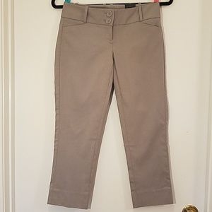 The Limited Exact Stretch Gray Capri